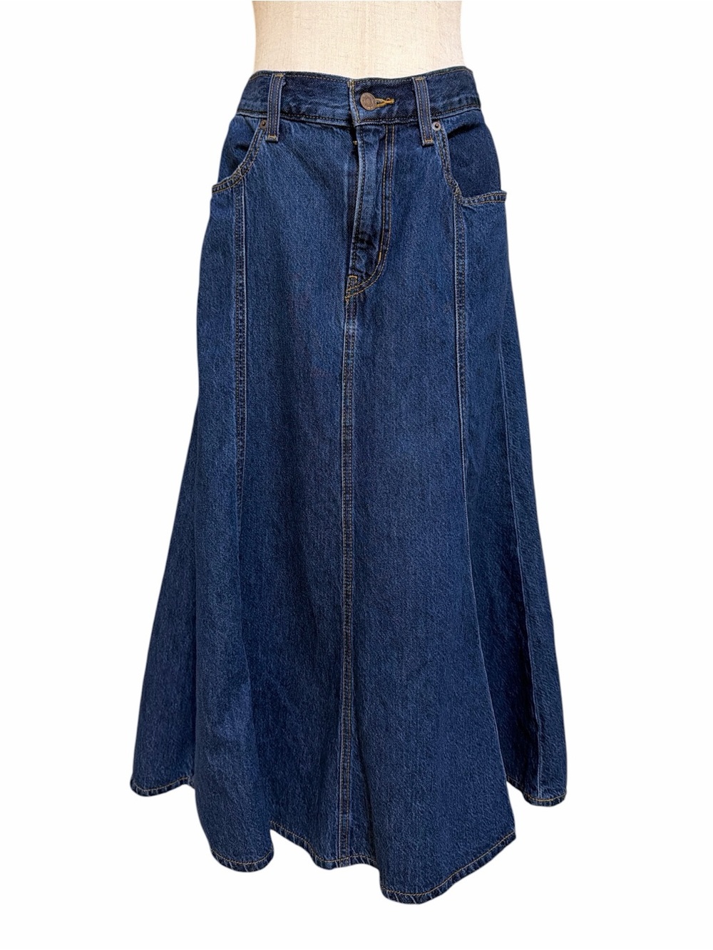 Levi’s Medium Wash Blue Denim Midi Skirt Flare Equestrian Women’s Size Waist 31